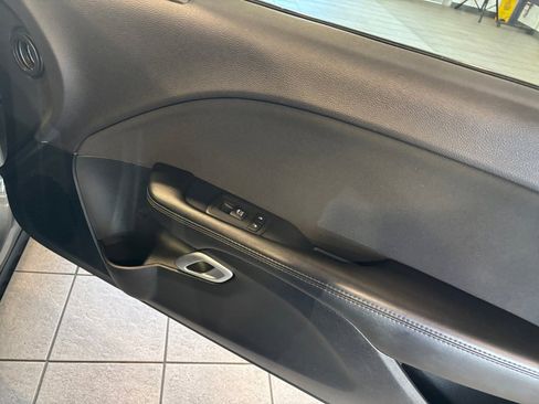 Used 2017 Dodge Challenger R/T image 31