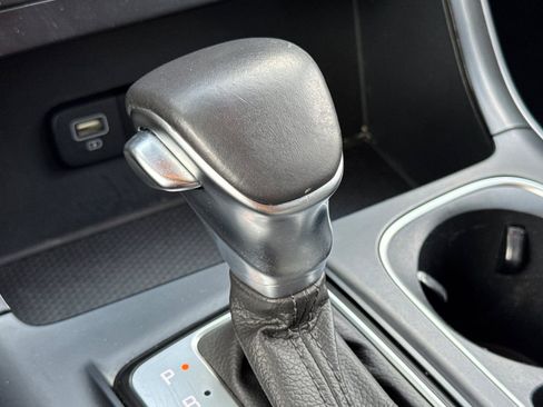 Used 2024 Kia Carnival LX image 24