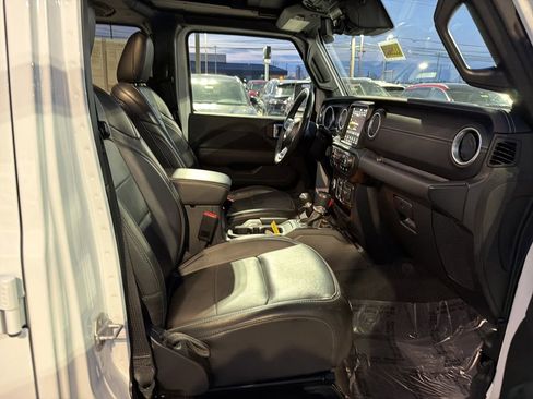 Used 2022 Jeep Wrangler Unlimited Sahara w/ Cold Weather Group image 16