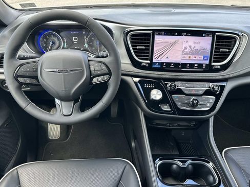 New 2026 Chrysler Pacifica Limited w/ Uconnect Theater Family Group FWD image 19