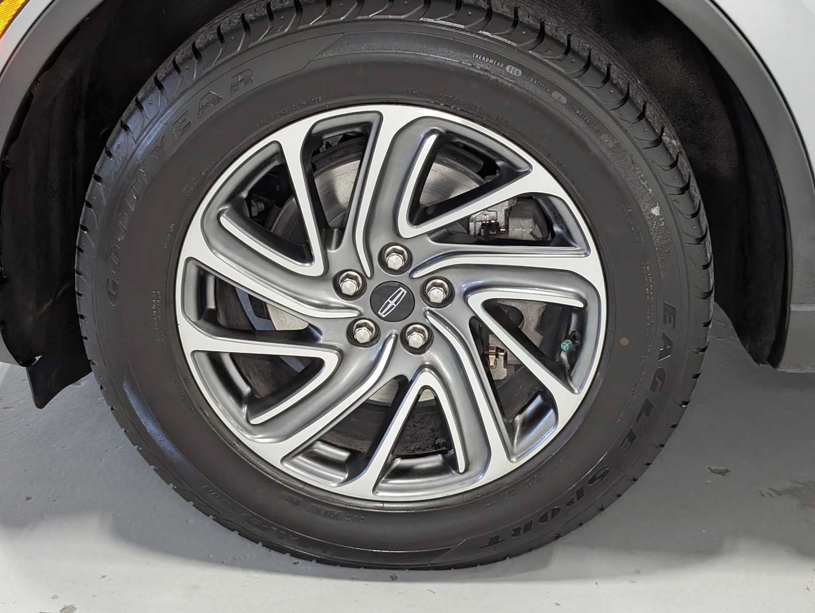 Used 2021 Lincoln Aviator AWD w/ Elements Package image 3