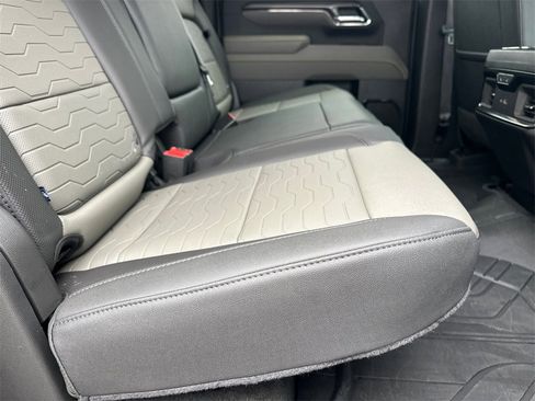 Used 2024 Chevrolet Silverado 2500 ZR2 w/ Technology Package image 16