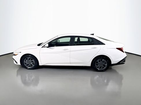 Used 2024 Hyundai Elantra SEL FWD image 6