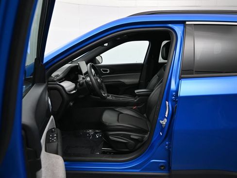 Used 2024 Jeep Compass Latitude AWD/4WD image 19