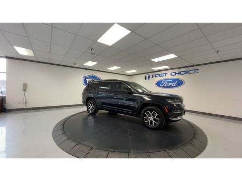 Used 2023 Jeep Grand Cherokee L Limited image 3