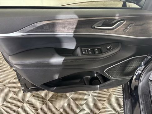 New 2026 Jeep Grand Cherokee Limited w/ Trailer Tow Package AWD/4WD image 13