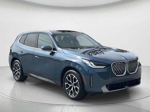 Certified 2025 BMW X3 xDrive30i w/ Convenience Package AWD/4WD image 3