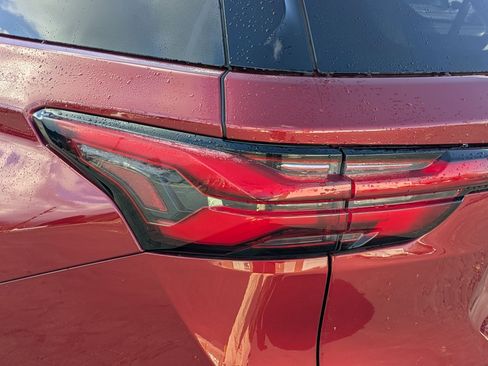 Used 2023 Chevrolet Traverse Premier image 13