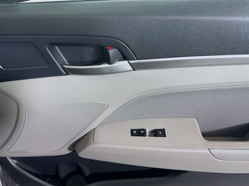 Used 2020 Hyundai Elantra SEL FWD image 30