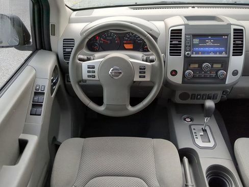 Certified 2021 Nissan Frontier SV w/ Midnight Edition Floor Mats image 16