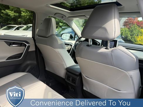 Used 2019 Toyota RAV4 Limited image 27