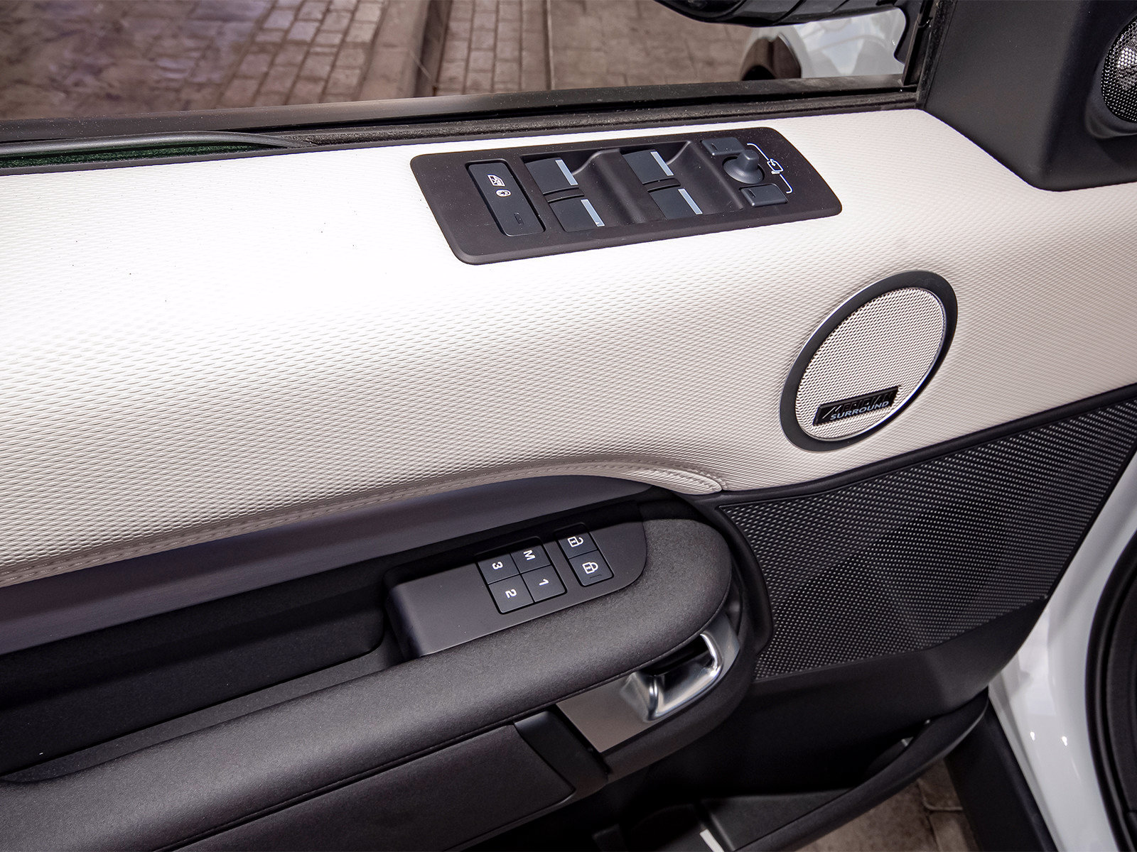 New 2026 Land Rover Discovery Limited Edition AWD/4WD image 33