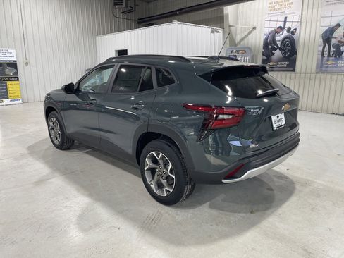 New 2026 Chevrolet Trax LT w/ Driver Confidence Package FWD image 6