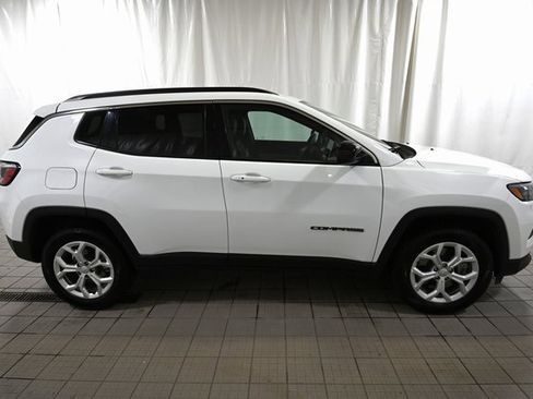 Used 2024 Jeep Compass Latitude image 13