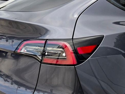 Used 2023 Tesla Model Y 2WD image 9