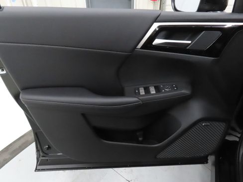 New 2026 Mitsubishi Outlander LE FWD image 9