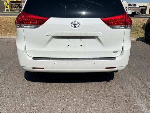 Used 2014 Toyota Sienna XLE FWD image 5