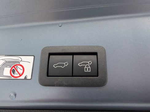 Used 2025 Toyota Corolla Cross XLE image 26