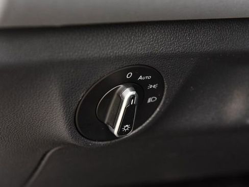 Certified 2025 Volkswagen Jetta SE w/ Sunroof Package FWD image 11