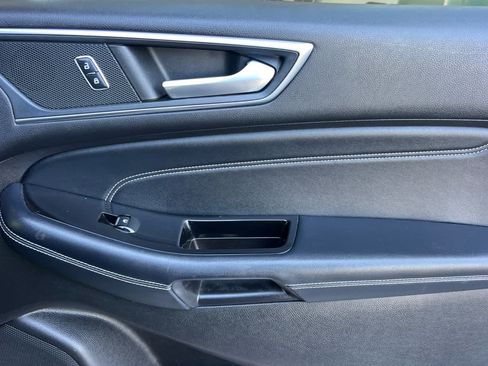 Used 2018 Ford Edge Titanium FWD image 19
