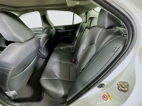 Used 2019 Toyota Camry XSE image 14