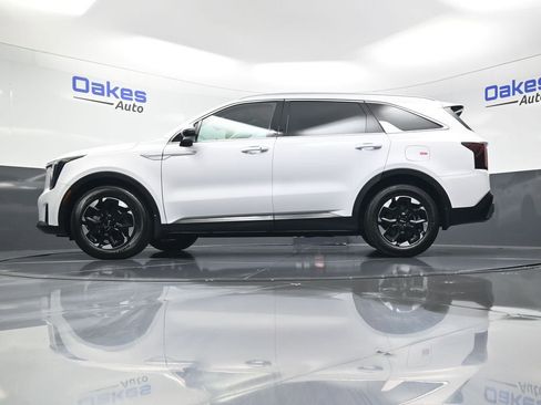 New 2025 Kia Sorento S w/ Panoramic Sunroof Package FWD image 39