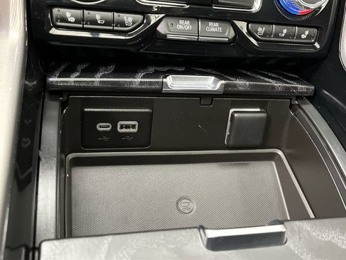 Used 2023 GMC Yukon Denali AWD/4WD image 26