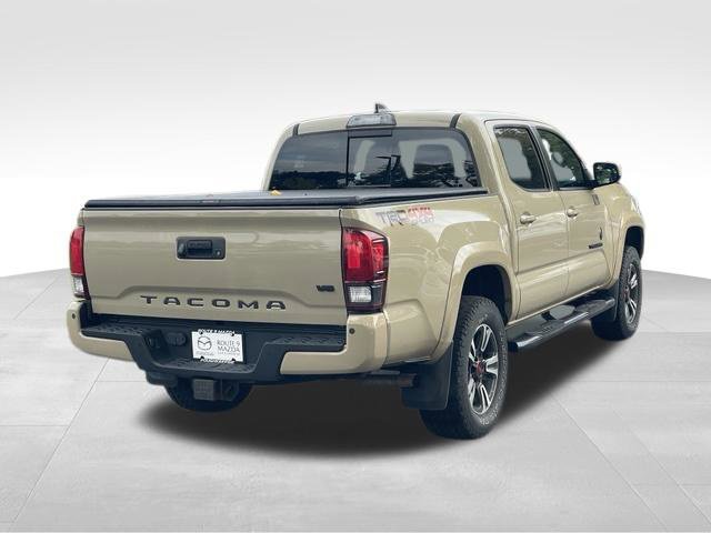 Used 2019 Toyota Tacoma TRD Sport AWD/4WD image 4