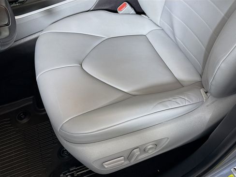 Certified 2022 Toyota Highlander XLE image 20