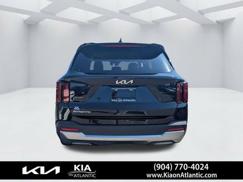 Used 2025 Kia Sorento S FWD image 4