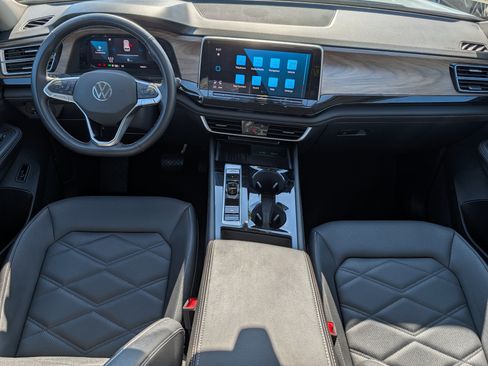 Certified 2025 Volkswagen Atlas SE AWD/4WD image 10