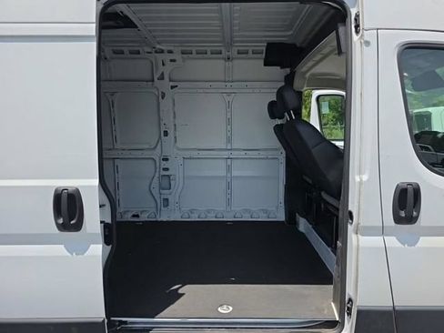 Used 2025 RAM ProMaster 2500 w/ Convenience Group FWD image 8