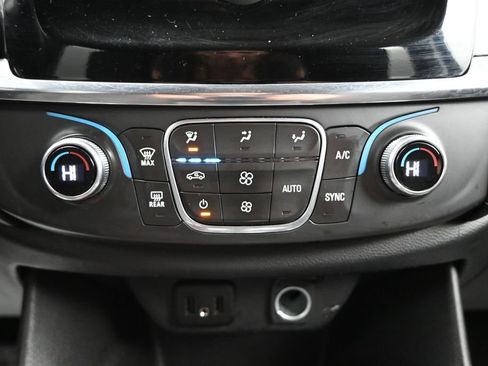 Used 2020 Chevrolet Traverse LT w/ LPO, Floor Liner Package FWD image 18
