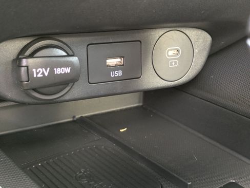 Used 2025 Hyundai Elantra Limited image 30