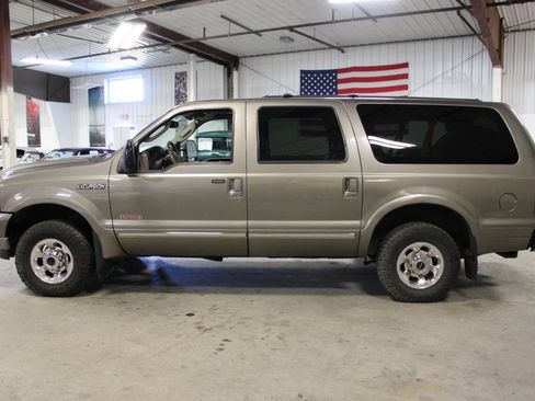 Used 2004 Ford Excursion Limited image 3