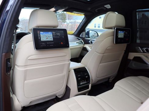 Used 2019 BMW X7 xDrive50i w/ Dynamic Handling Package AWD/4WD image 13