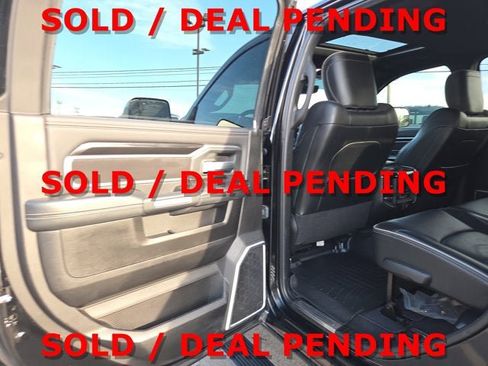 Used 2019 RAM 2500 Laramie w/ Black Appearance Package image 12