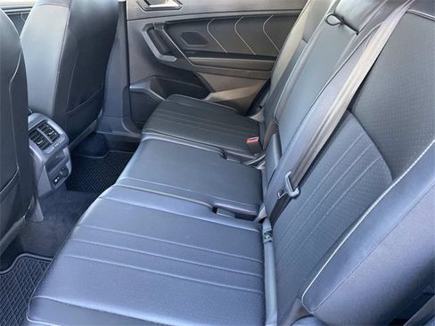Used 2022 Volkswagen Tiguan SE image 24
