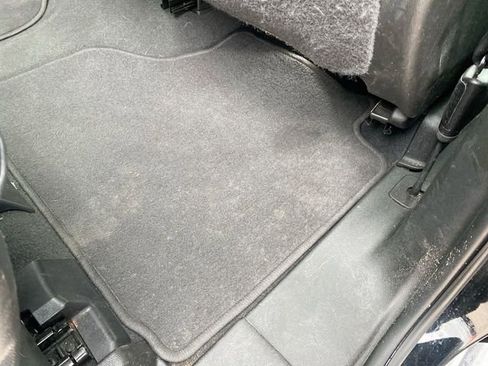 Used 2022 GMC Yukon XL SLT w/ SLT Premium Package image 34