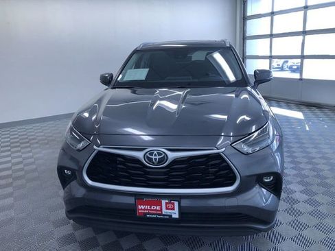 Certified 2024 Toyota Highlander XLE image 16