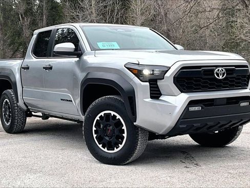 Used 2024 Toyota Tacoma TRD Off-Road image 3