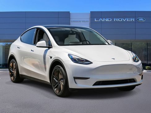 Used 2023 Tesla Model Y Long Range AWD/4WD image 3