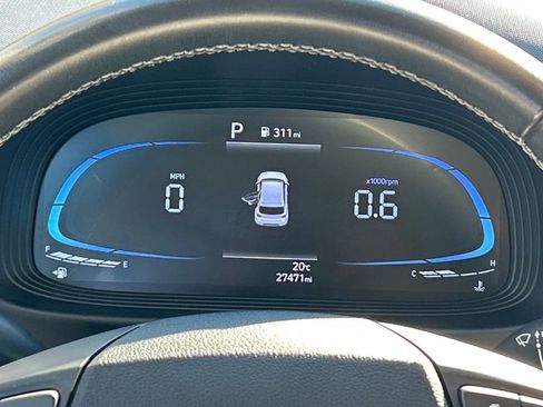 Used 2024 Hyundai Venue SEL image 16