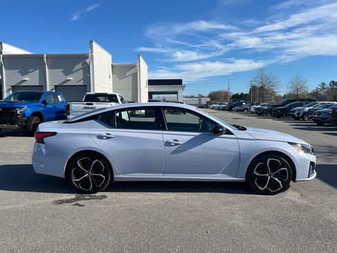 Used 2024 Nissan Altima 2.5 SR image 9