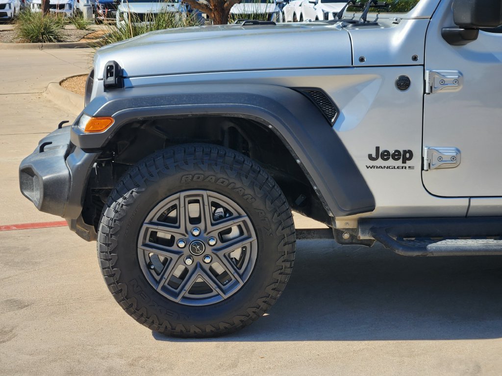 Used 2024 Jeep Wrangler Unlimited Sport AWD/4WD image 17
