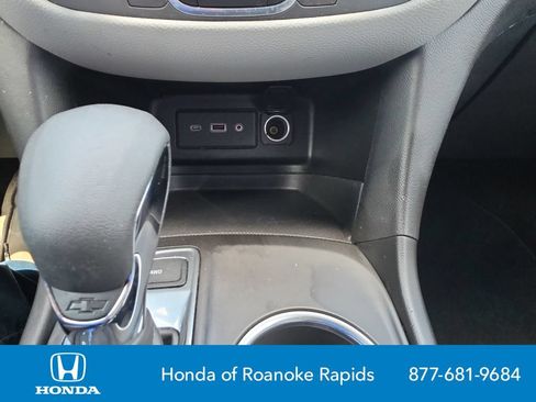 Used 2022 Chevrolet Equinox LS AWD/4WD image 25