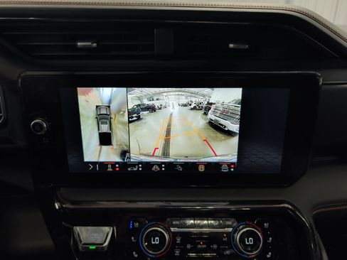 Used 2024 GMC Sierra 1500 AT4 w/ Technology Package AWD/4WD image 12