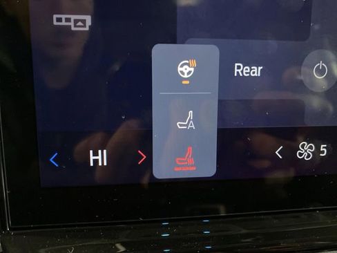 New 2025 Ford Expedition Active image 8