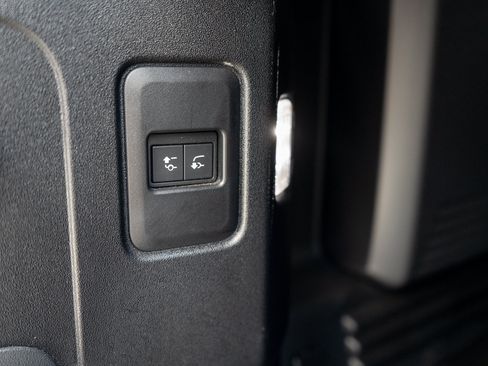 Used 2022 Land Rover Defender 110 X AWD/4WD image 32