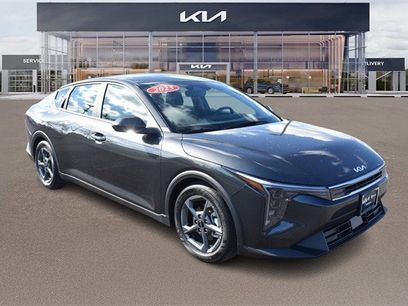 New 2025 Kia K4 LXS